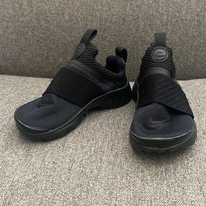 Little boys Nike gym shoe size 10C. Never worn.